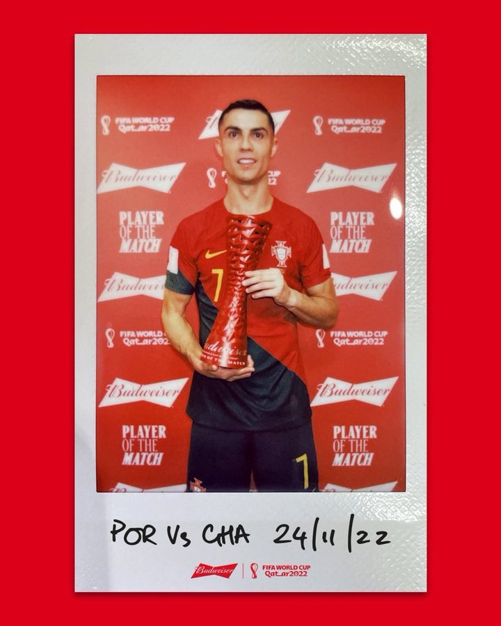 2 | كريستيانو رونالدو يحصل على جائزة افضل لاعب في مباراة البرتغال وغانا